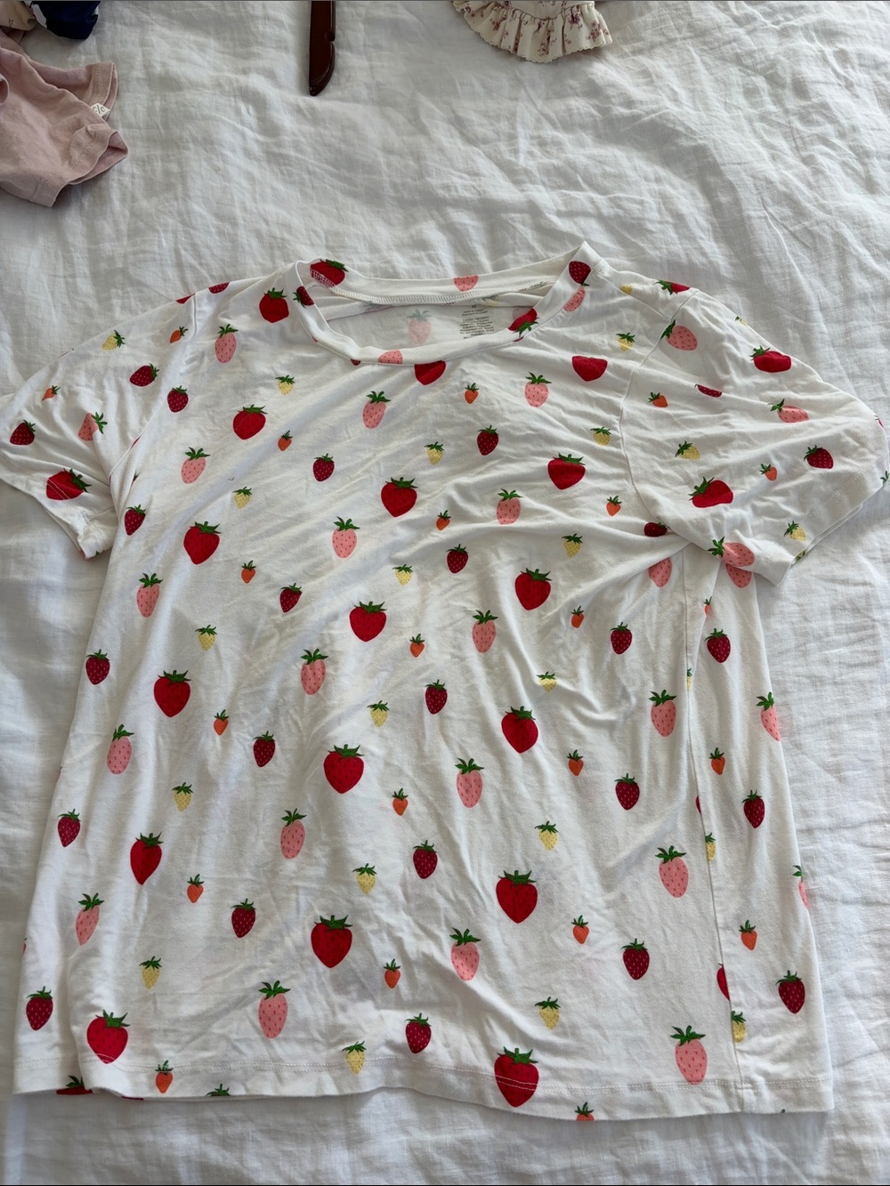 Women’s Kyte baby shirt in strawberries